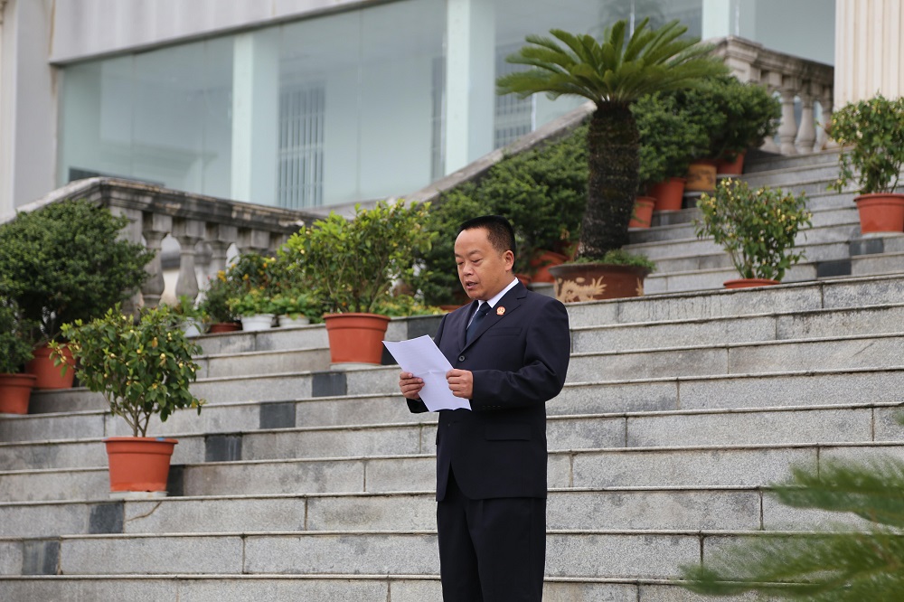 李局1.jpg 李局1.jpg
